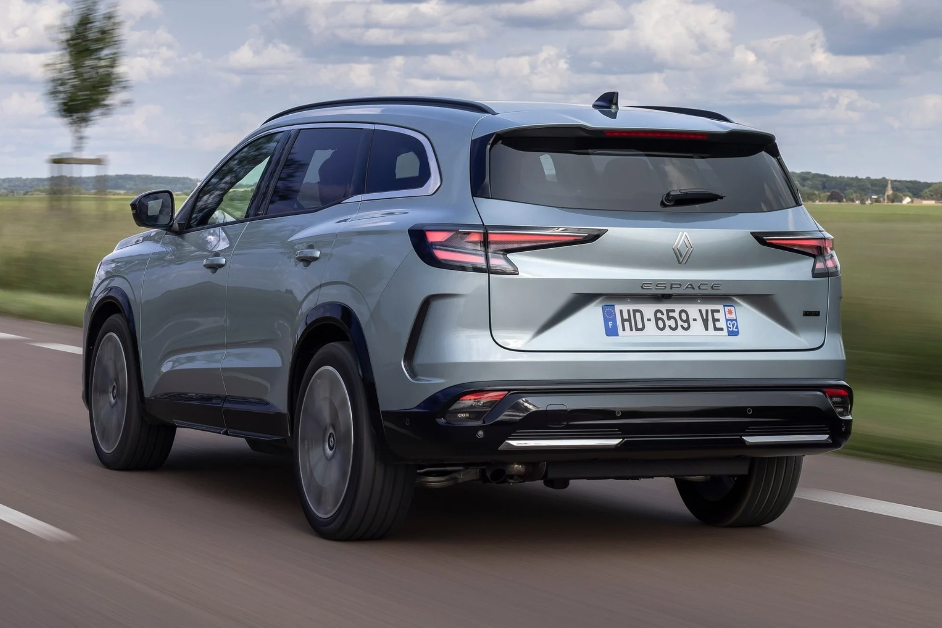 Ce Renault Espace hybride exceptionnel : 4,8 l/100 km et 200 ch, surpasse le Peugeot 5008 ! 2 Renault Espace (3)