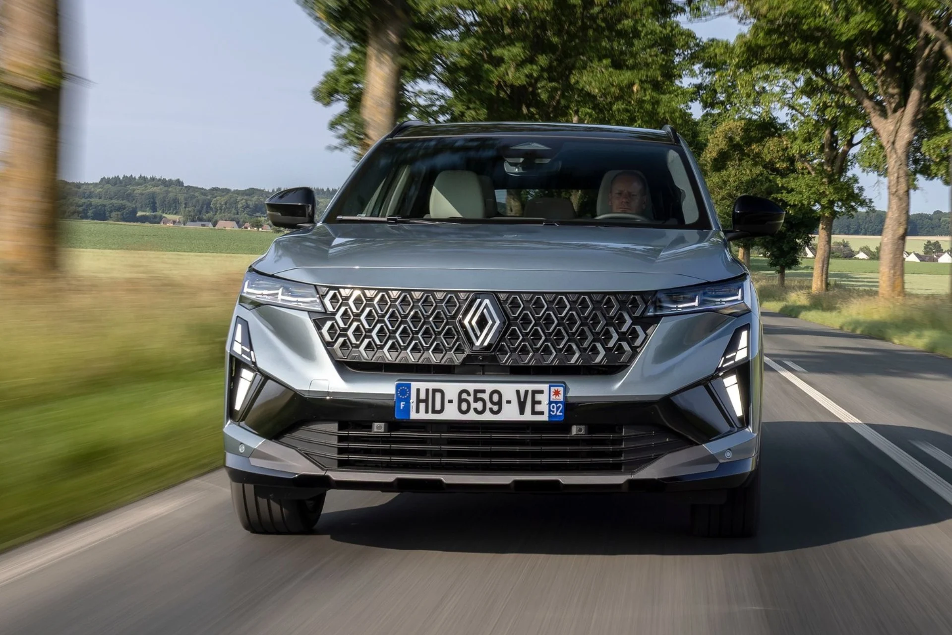 Ce Renault Espace hybride exceptionnel : 4,8 l/100 km et 200 ch, surpasse le Peugeot 5008 ! 4 Renault Espace (5)