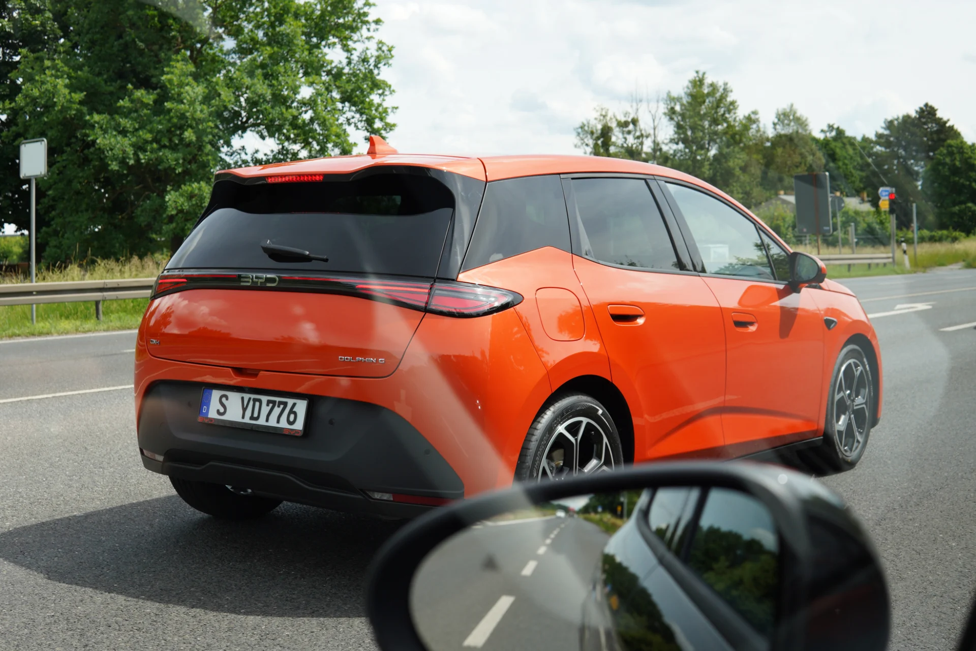 Cette voiture révolutionnaire peut-elle surpasser la Renault Clio ? Découvrez-le ! 5 Byd Dolphin G Photo Orange Coloris