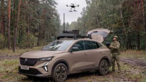 Renault et Thales convertissent la voiture ordinaire en outil militaire : voici le 4 TROOP, un véhicule tactique conçu pour les forces terrestres