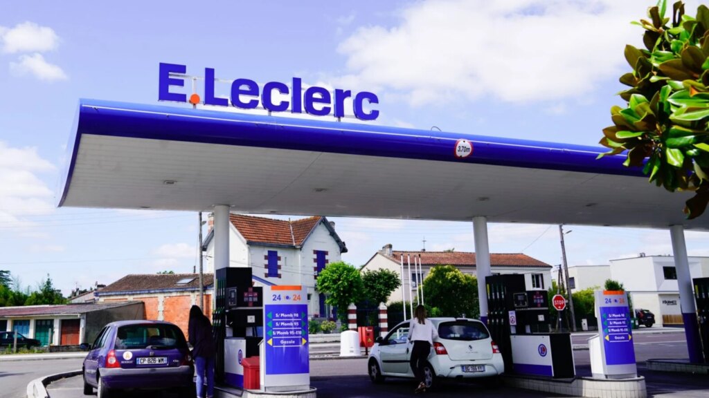 Ce tarif imbattable : E.Leclerc révolutionne les prix du carburant partout en France ! 1 Carburant à prix coûtant : E.Leclerc baisse massivement les tarifs à la pompe partout en France