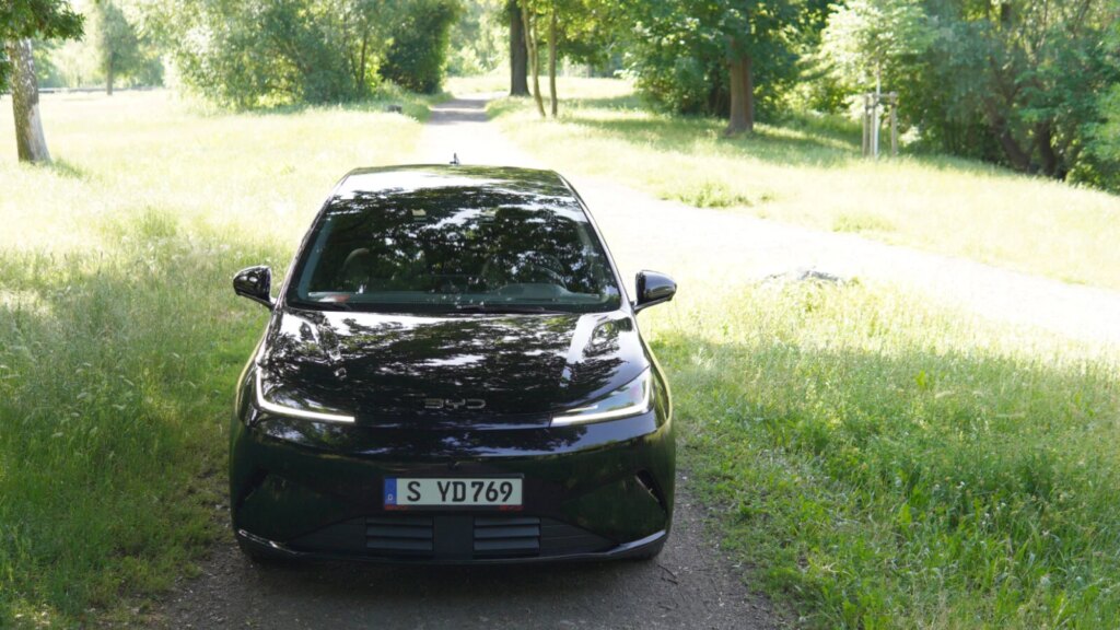 Cette voiture révolutionnaire peut-elle surpasser la Renault Clio ? Découvrez-le ! 1 Essai BYD Dolphin G : peut-elle tuer la Renault Clio ? (1000 km d’autonomie, 23 990 €)