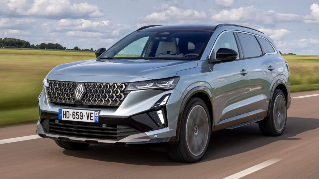 Ce Renault Espace hybride exceptionnel : 4,8 l/100 km et 200 ch, surpasse le Peugeot 5008 ! 1 Renault Espace hybride : avec 4,8 l/100 km et 200 ch, il fait la nique au Peugeot 5008