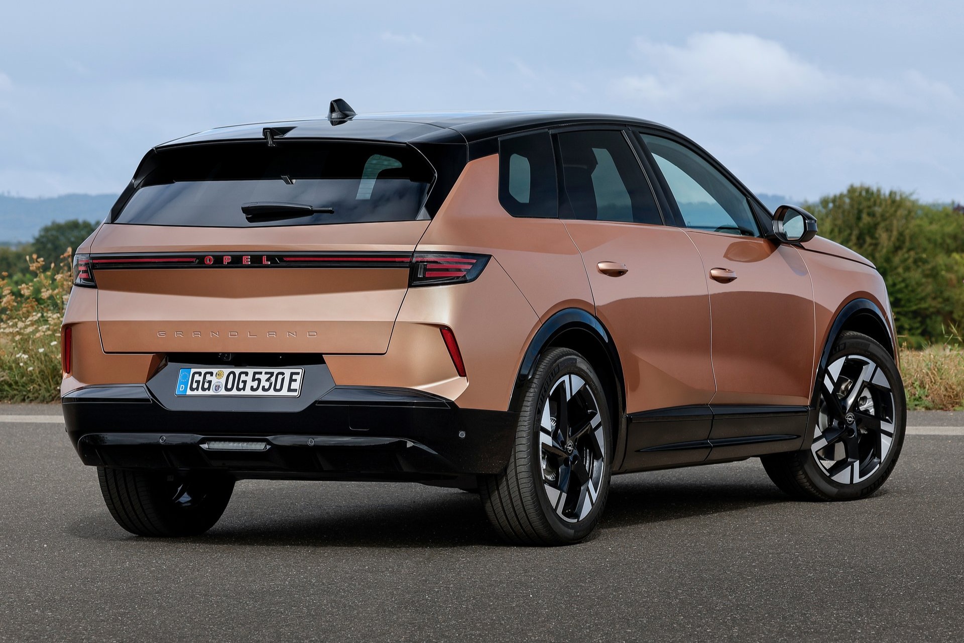 Ces 325 ch et ces feux incroyables : l’Opel Grandland écrase enfin le Peugeot 3008 ! 1 Opel Grandland (5)