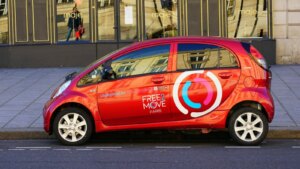 Free2move ne sera bientôt plus français : le service d’autopartage quitte Paris