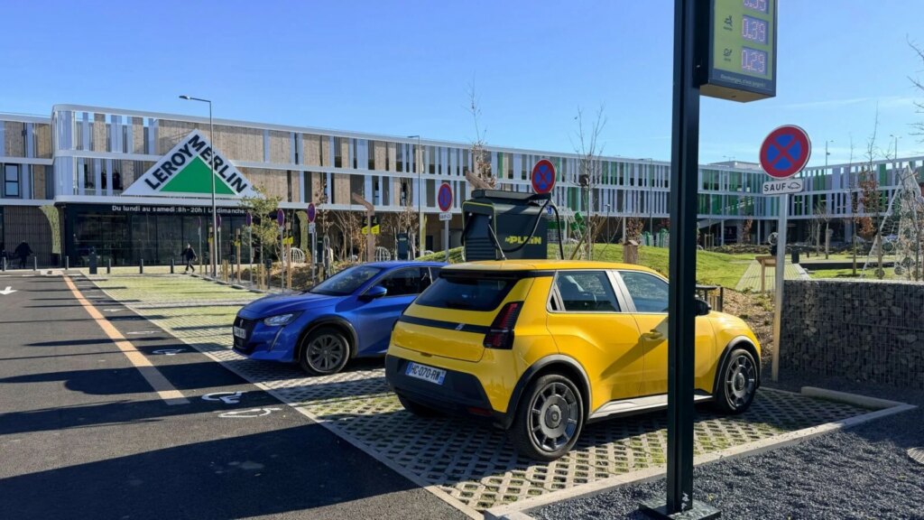 Découvrez comment recharger votre voiture électrique chez Auchan ou Decathlon et gagner de l'argent ! 1 Recharger votre voiture électrique chez Auchan ou Decathlon va vous rapporter de l’argent, voici comment