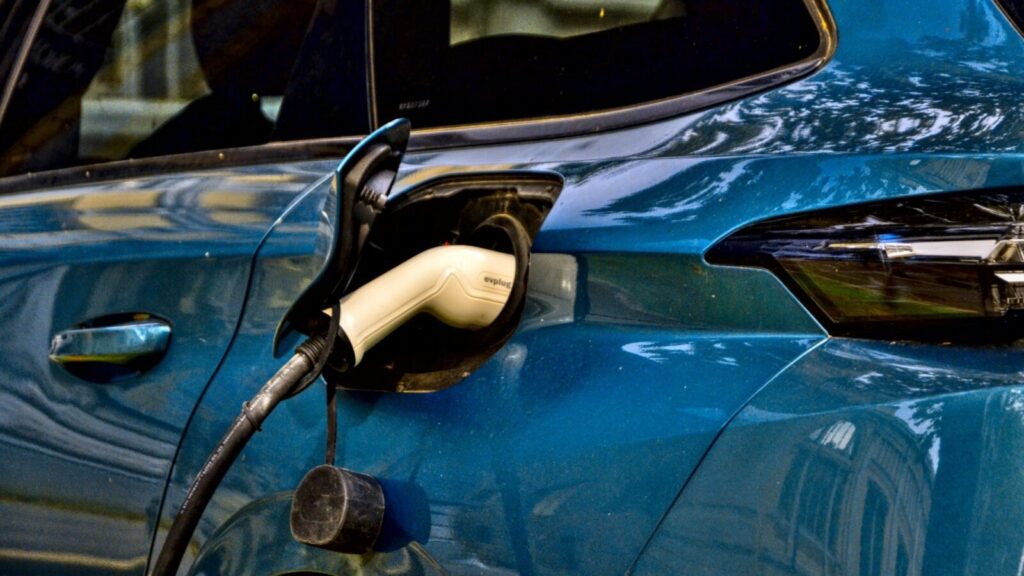 Cette incroyable décision de la Cour des comptes sur la futur taxe des voitures électriques ! 1 « Il est trop tôt » : la Cour des comptes tranche sur une future taxe des voitures électriques