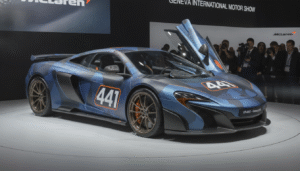 découvrez cette mclaren 675lt unique au prix de 675 000 £, justifié par une histoire exceptionnelle qui équivaut au coût de trois modèles standards.