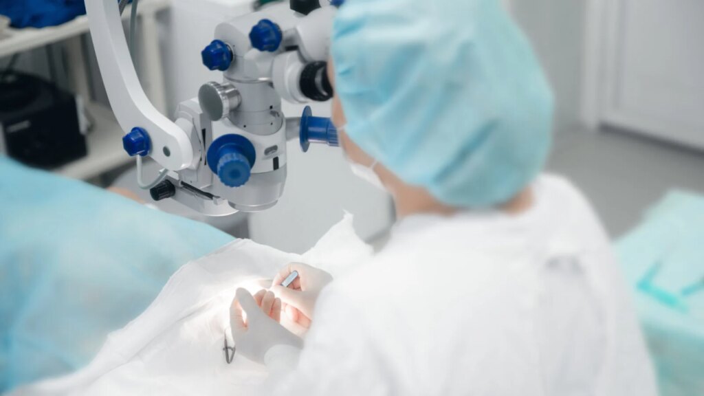 Cette incroyable opération de la myopie tourne mal : voici ce que le patient va vraiment toucher ! 1 L’opération de la myopie ne se passe pas comme prévu : le patient réclame 250 000 euros, voici combien il touchera finalement