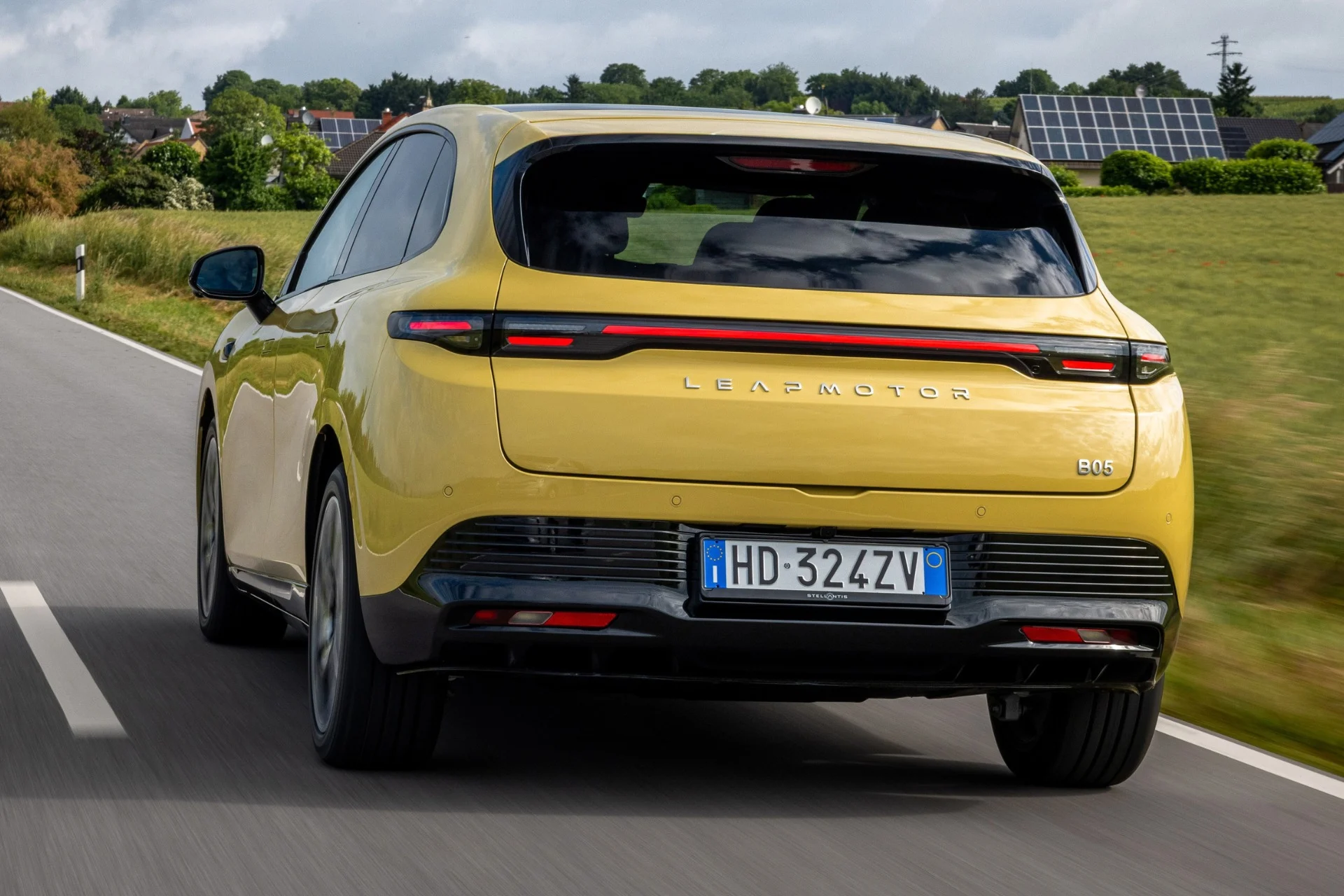 Cette Leapmotor B05 à 26 000 € peut-elle battre la Volkswagen ID.3 Neo en 17 min ? 1 Leapmotor B05 (2)