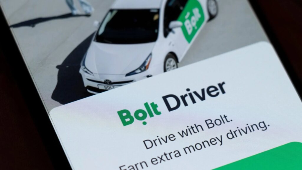Ces robotaxis vont-elles bouleverser l'avenir des VTC en Europe ? Découvrez cette annonce choc ! 1 Auto-Moto
/
Aujourd'hui à 08:06
Coup dur en vue pour les VTC : cette plateforme européenne prépare 25 000 voitures sans conducteur
Bolt s’associe avec le constructeur Lucid pour développer et déployer une flotte d’au moins 25 000 robotaxis en Europe. La plateforme européenne explique aussi qu’elle ambitionne de proposer 100 000 véhicules autonomes d’ici 2035.