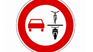 Auto-Moto
/
Aujourd'hui à 18:31
Ces 2 nouveaux panneaux de signalisation arrivent sur la route : voici ce qu’ils veulent dire
Ces panneaux sont visibles sur les routes.