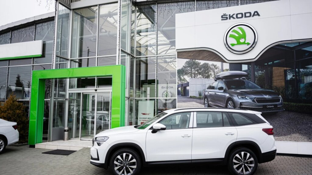 Cette révélation incroyable : Skoda plus rentable que Porsche, vous allez être surpris ! 1 Auto-Moto
/
Aujourd'hui à 19:00
Volkswagen : Skoda est désormais plus rentable que Porsche (oui, vraiment)
Qui aurait pu imaginer qu'une marque populaire comme Skoda devienne plus rentable que le mythique constructeur Porsche ? Comprenez comment une telle situation a pu se produire au sommet de l'automobile mondiale.