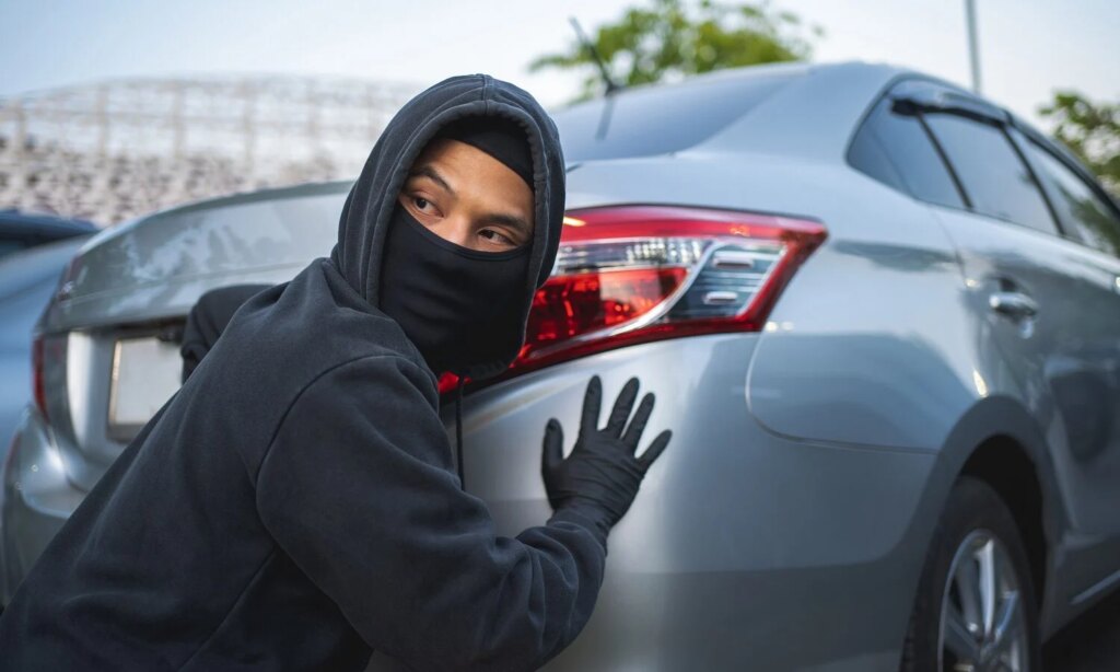 Ces vols de voiture discrets : découvrez cet accessoire presque gratuit pour protéger vos clés ! 1 Auto-Moto
/
Aujourd'hui à 19:38
Les gendarmes tirent la sonnette d’alarme sur ces vols de voiture discrets : cet accessoire pour protéger vos clés est presque gratuit
Une méthode dangereuse qu'il faut connaître.