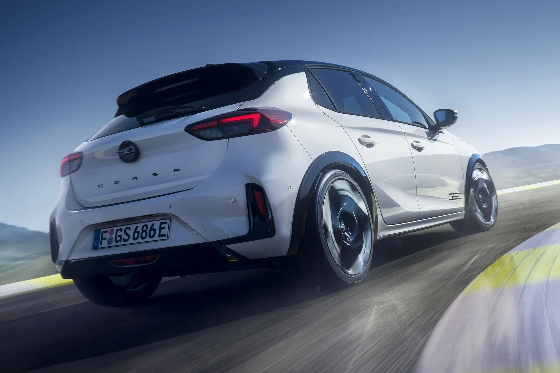 Cette Opel Corsa GSE à 3 000 € de moins : la Peugeot e-208 GTi en danger ? 1 Opel Corsa Gse (5)