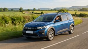découvrez la dacia striker essential dès 23 490 € : 140 ch, motorisation gpl et écran de 10 pouces pour une entrée de gamme qui va à l’essentiel.