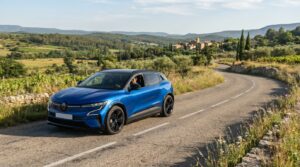 la renault mégane e-tech 2027 adopte une batterie lfp de 67 kwh et promet jusqu’à 501 km d’autonomie pour renforcer son offensive électrique.