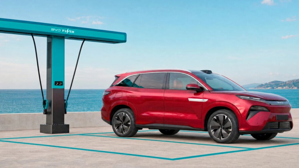 Cette incroyable station de 1 500 kW va recharger votre voiture électrique en 5 minutes ! 2 Auto-Moto
/
Aujourd'hui à 14:30
Une première station de 1 500 kW en France va recharger les voitures électriques en 5 minutes
Les premières stèles seront accessible dans quelques jours. D’ici la fin de l’année, 30 stations de recharge seront disponibles sur le territoire.