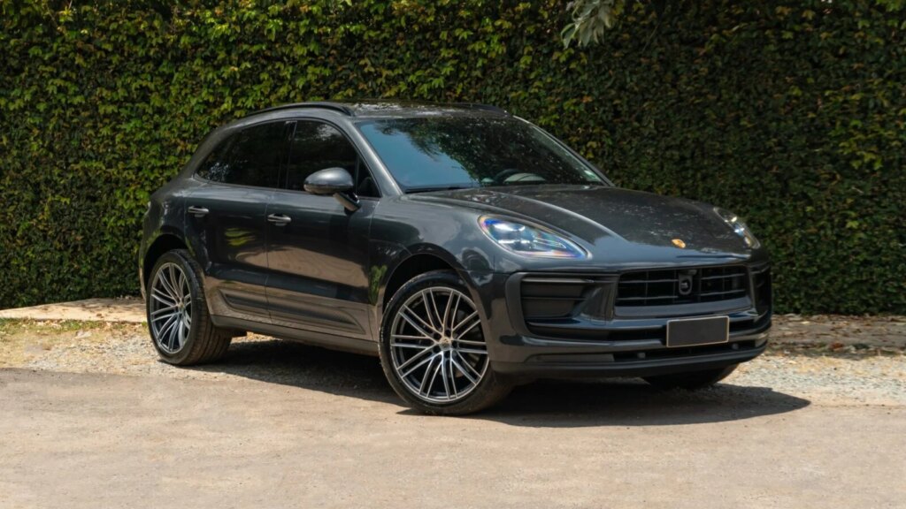 Ce retour étonnant de Porsche : le Macan à essence, l’aveu d’échec qui choque ! 1 Auto-Moto
/
Aujourd'hui à 10:00
Le terrible aveu d’échec de Porsche : le Macan à essence va signer son grand retour
Il fallait s’y attendre, Porsche a décidé de revoir sa stratégie d'électrification. Le thermique fait un retour en force.