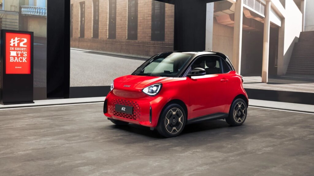 Cette incroyable Smart revient à la vie en version électrique : vous ne croyiez pas ça possible ! 38 Auto-Moto
/
Aujourd'hui à 10:00
La Smart dans sa « vraie » taille est de retour. Mercedes ressuscite la citadine passe-partout
Elle est de retour avec sa silhouette iconique. Et cette fois, Mercedes et Geely proposent une version électrique.