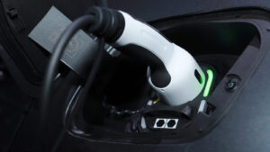 Auto-Moto
/
Aujourd'hui à 08:03
Ils ont calculé : voici ce qu’on économiserait en remplaçant un véhicule diesel par un électrique
Un avis de l’Ademe montrerait les économies qu’on fait lorsqu’on remplace une voiture diesel par une voiture électrique neuve, en tenant compte du prix d’achat, mais aussi des prix de recharge ou du plein et des coûts d’entretien.